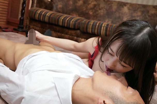三河屋の逞しい体とチ〇ポに夢中になってしまったネトラレ妻