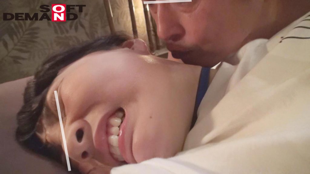 小柄なオンナADが拘束されて犯されていた!AV撮影の裏側大公開!SOD女子社員 制作部2年目 菜月ゆかり