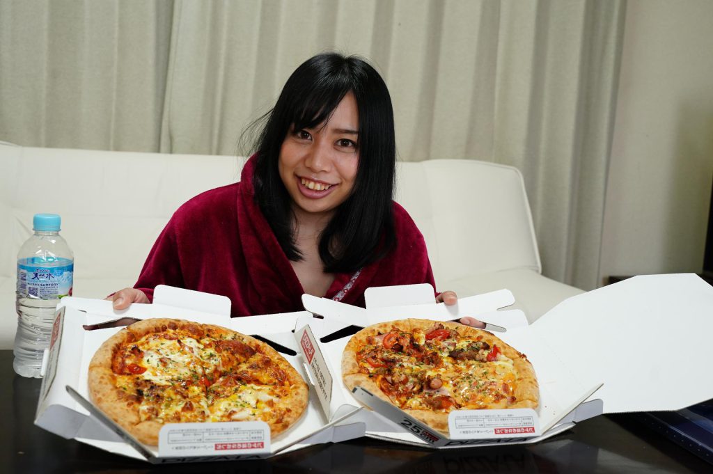 ぽっちゃり美女はよく食ってよく出す! 餅田ササピリカ