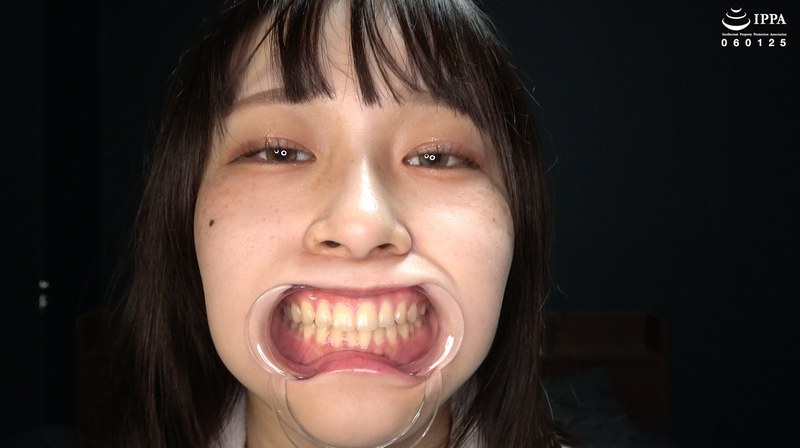 「人気女優 桐谷すずねチャンの激レア口内・歯・舌ベロ観察!」桐谷すずね